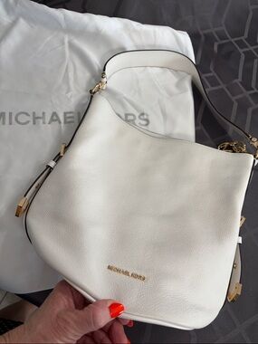 Michael Kors White Pebbled Leather Shoulder Hobo with Gold Hardware bucket bag